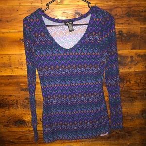 Long sleeve V neck shirt